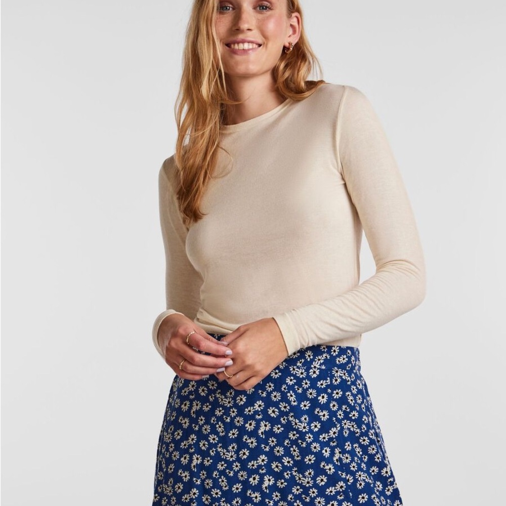 ✂️NWT YAS Wool-based Top - Picture 9 of 11